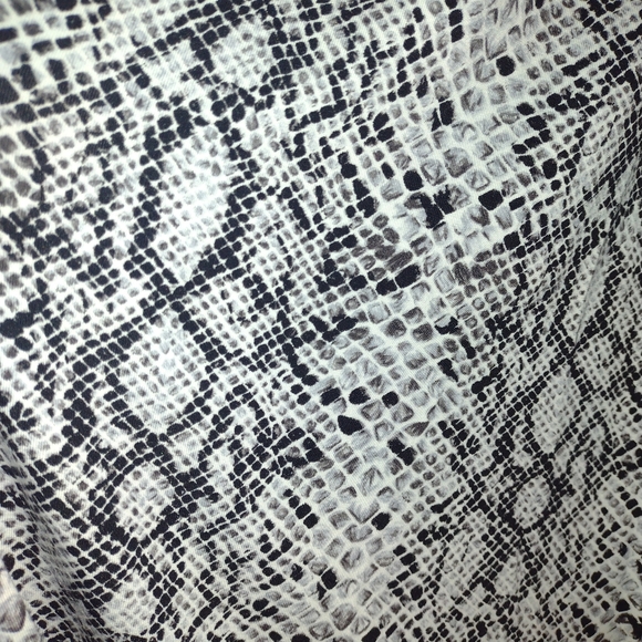 Good American snake print wrap around long sleeve dress - Picture 6 of 8